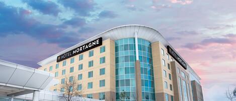 Vista frontal de la propiedad