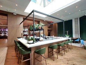 FrĂŒhstĂŒck, Mittagessen, Abendessen, regionale KĂŒche