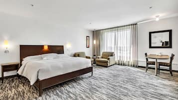 Room, 1 King Bed, Jetted Tub | Hypo-allergenic bedding, down comforters, in-room safe, soundproofing