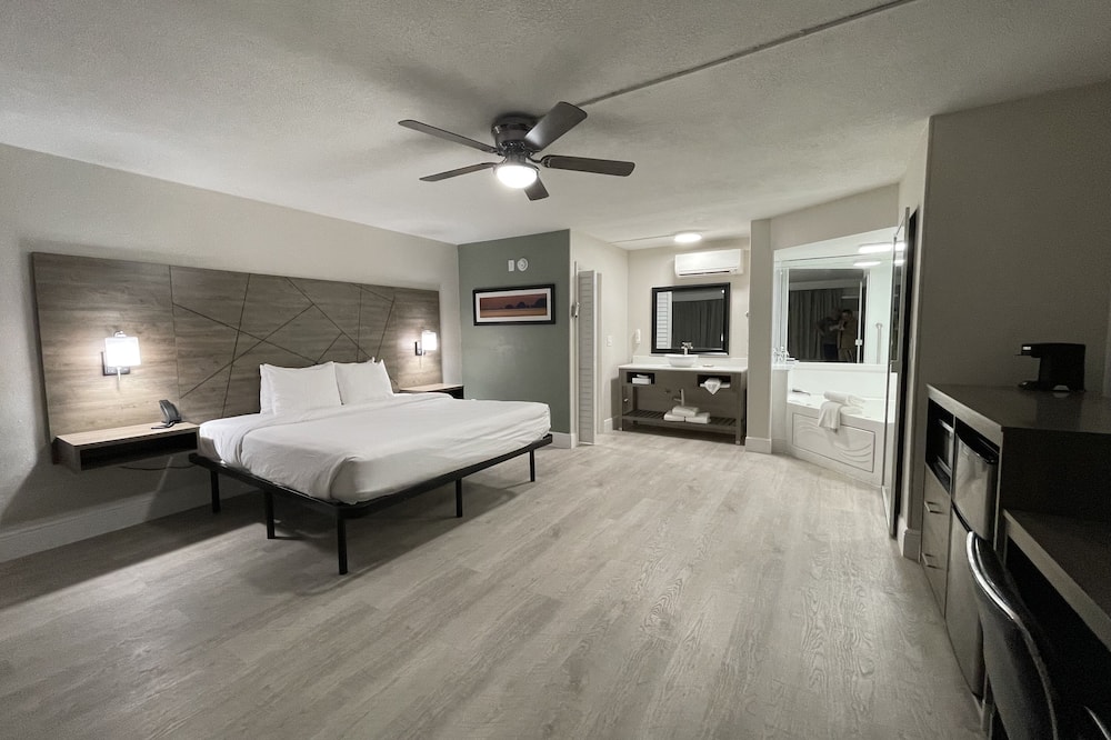 Quality Inn & Suites Airport/Cruise Port Hollywood