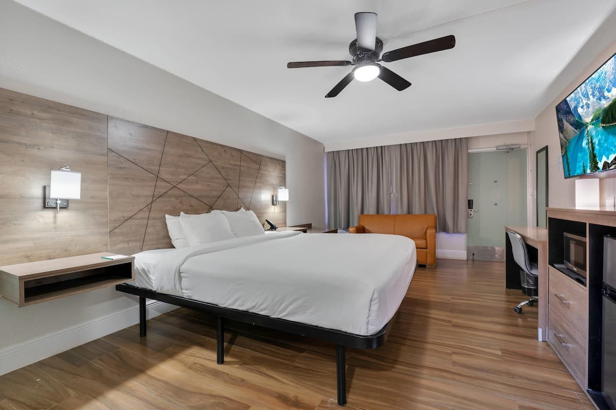 Premium bedding, pillowtop beds, in-room safe, desk