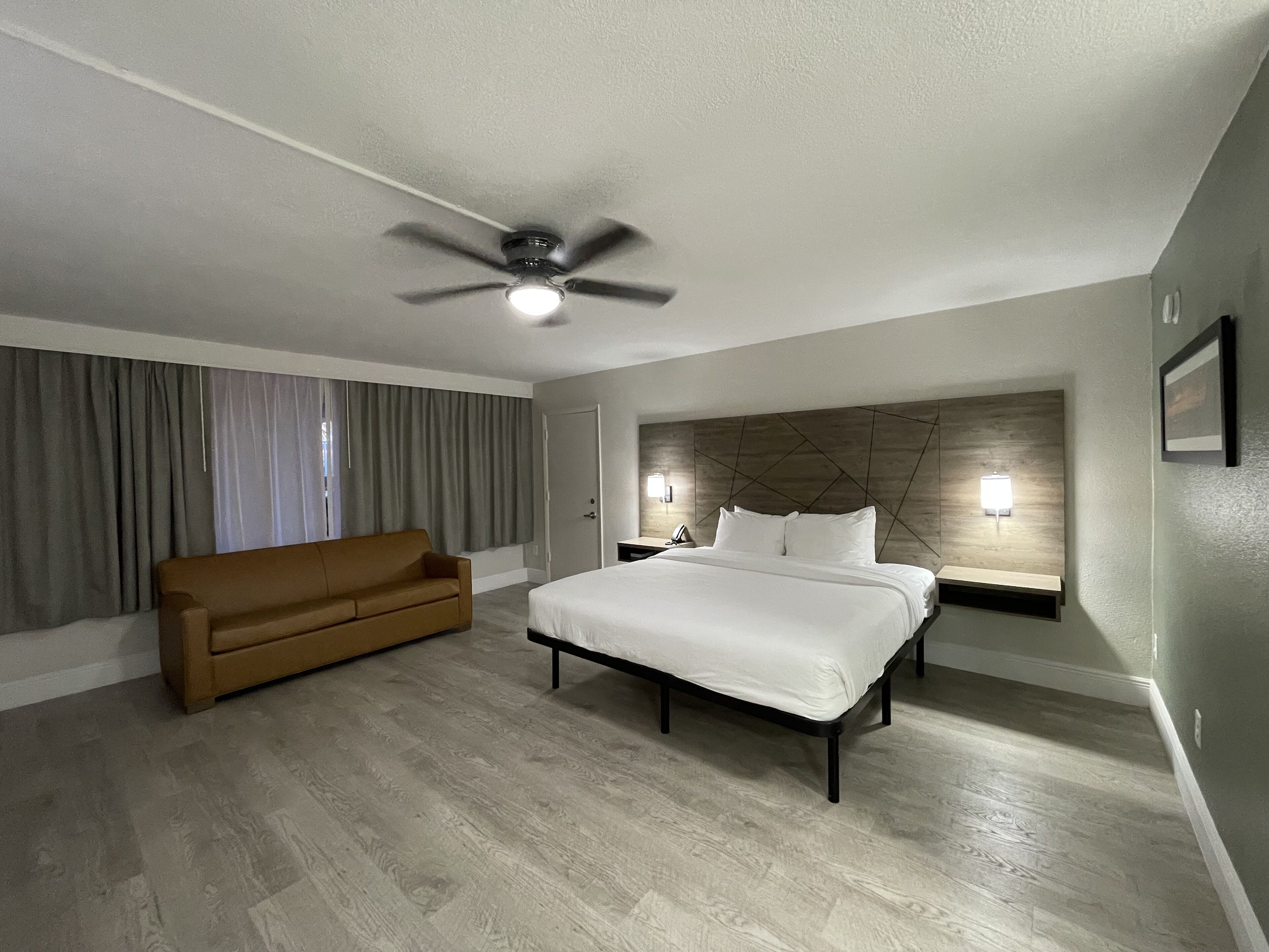 Suite, 1 cama de matrimonio grande, no fumadores, bañera de hidromasaje | Ropa de cama de alta calidad y colchones con acolchado adicional