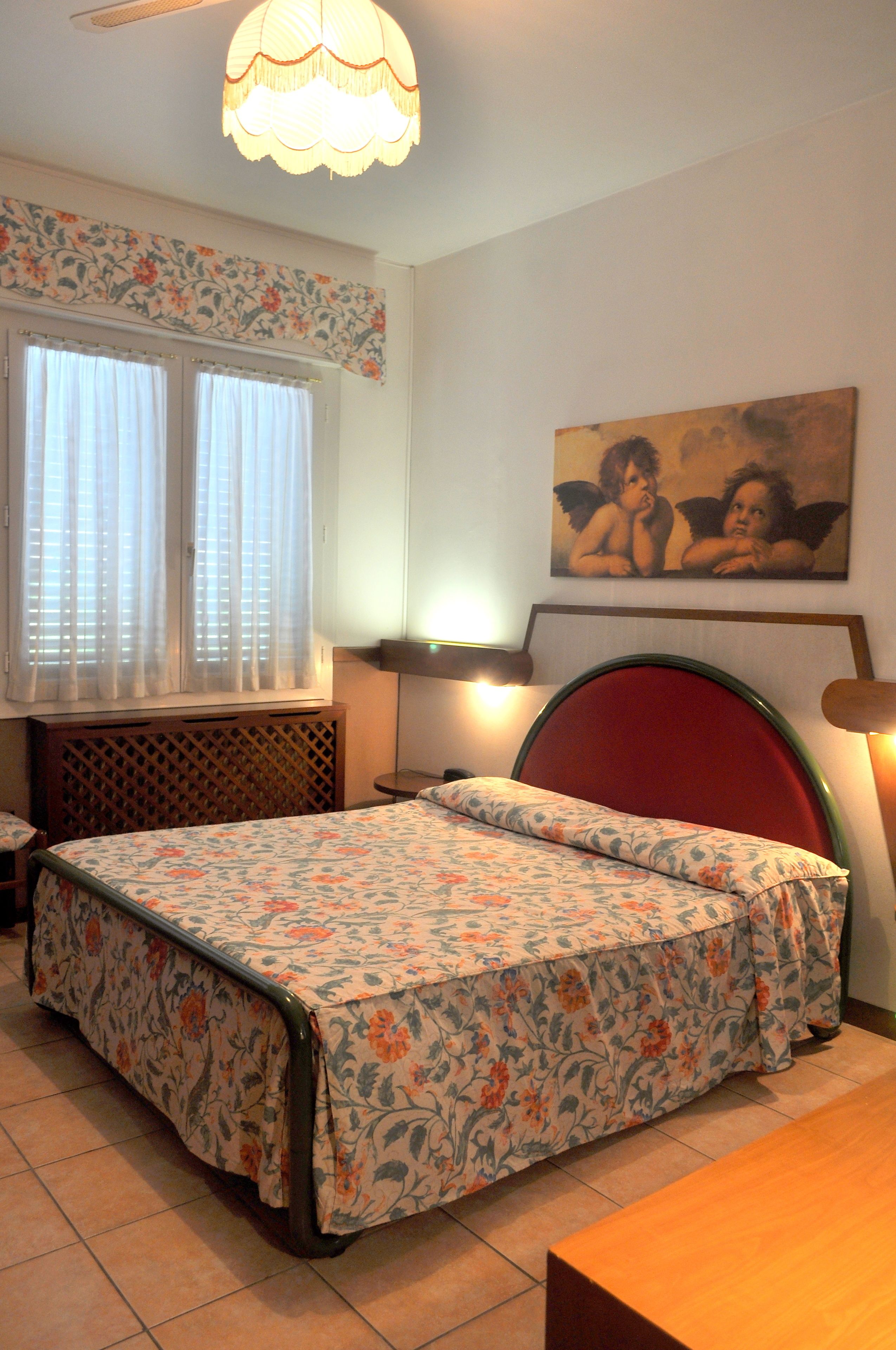 single room | premium bedding, select comfort beds, in-room safe, desk