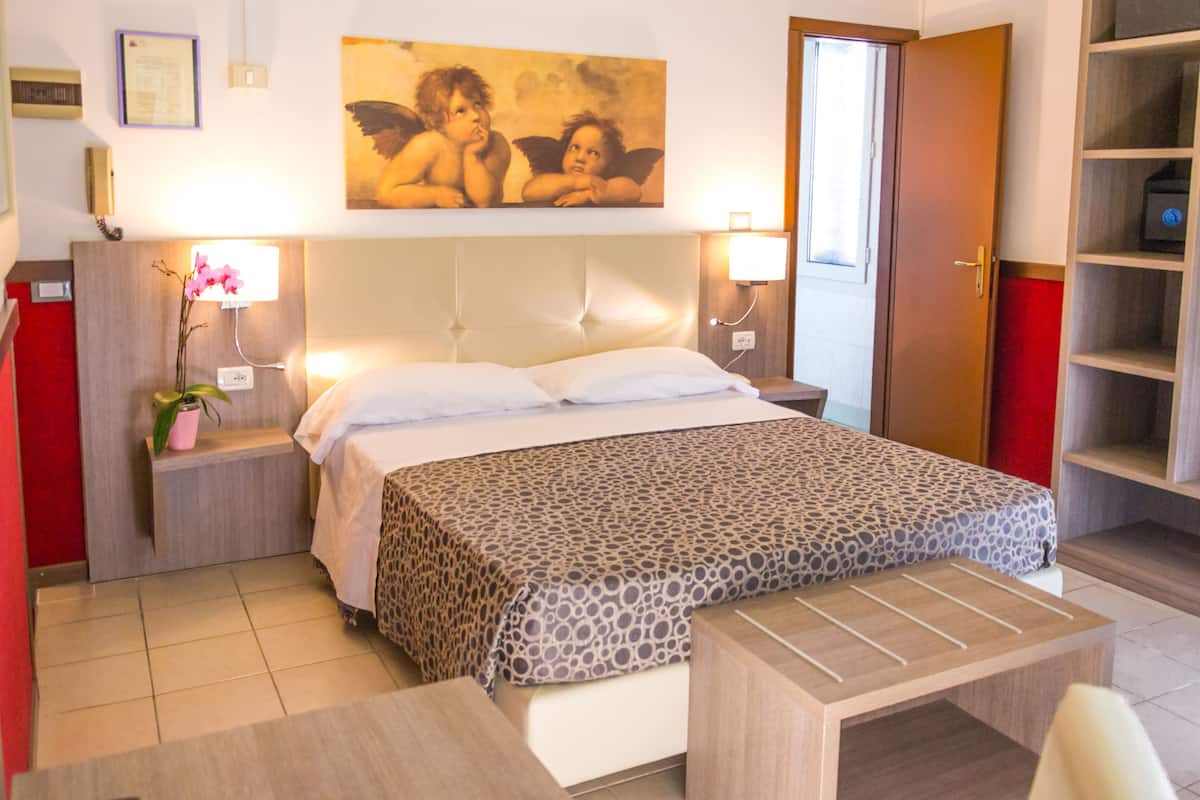 1 bedroom, premium bedding, Select Comfort beds, in-room safe
