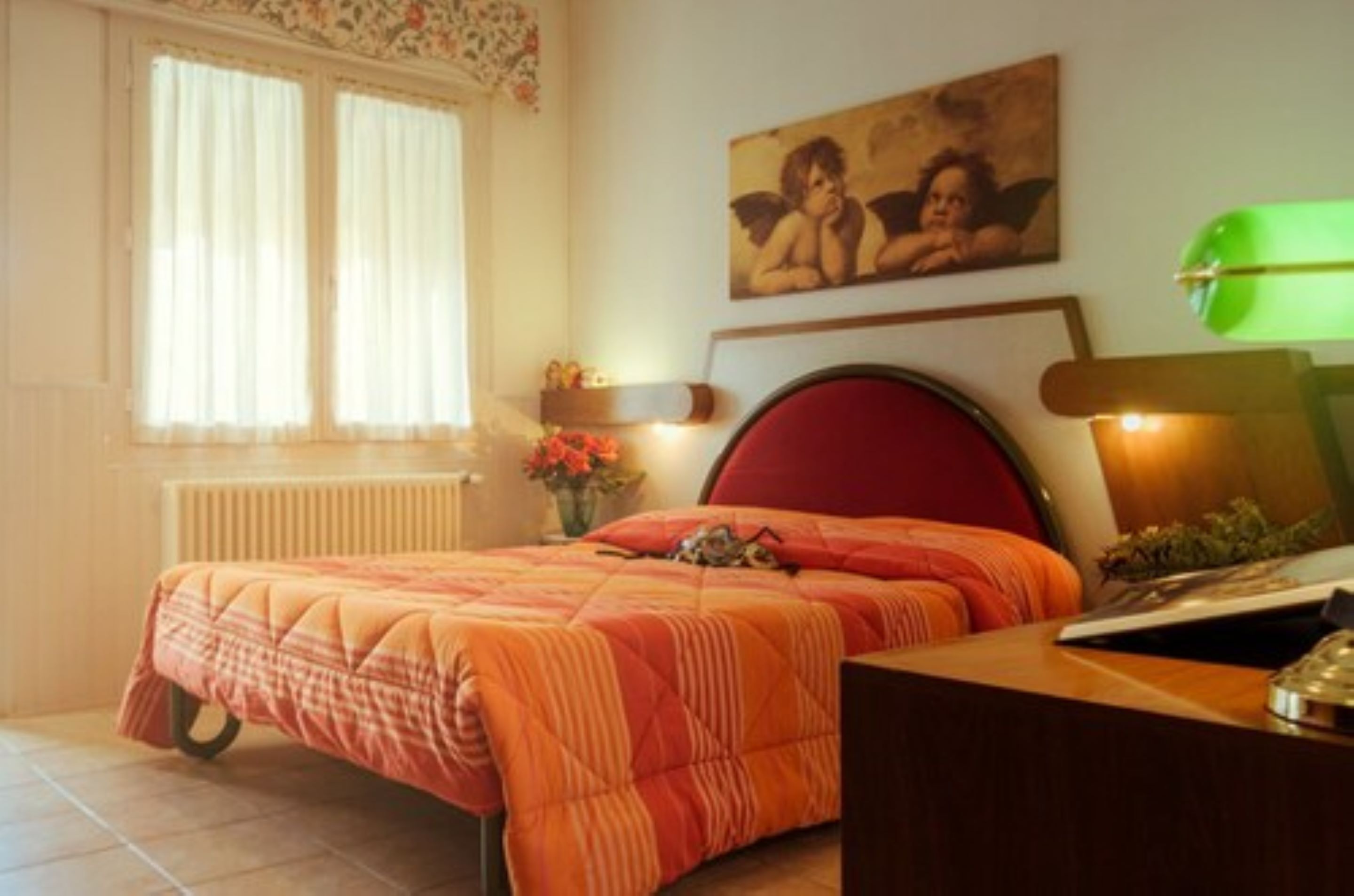 premium bedding, select comfort beds, in-room safe, desk