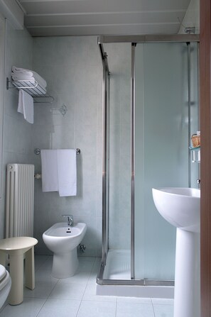 Double Room | Bathroom