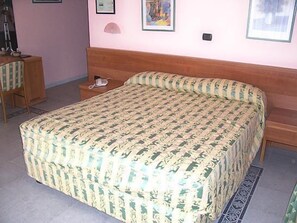 Minibar, caja de seguridad en la habitación, escritorio y wifi gratis 