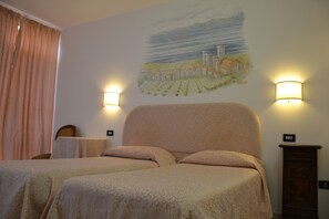 Superior Twin Room | In-room safe, individually decorated, free cribs/infant beds - Hotel Bagnaia (Viterbo)