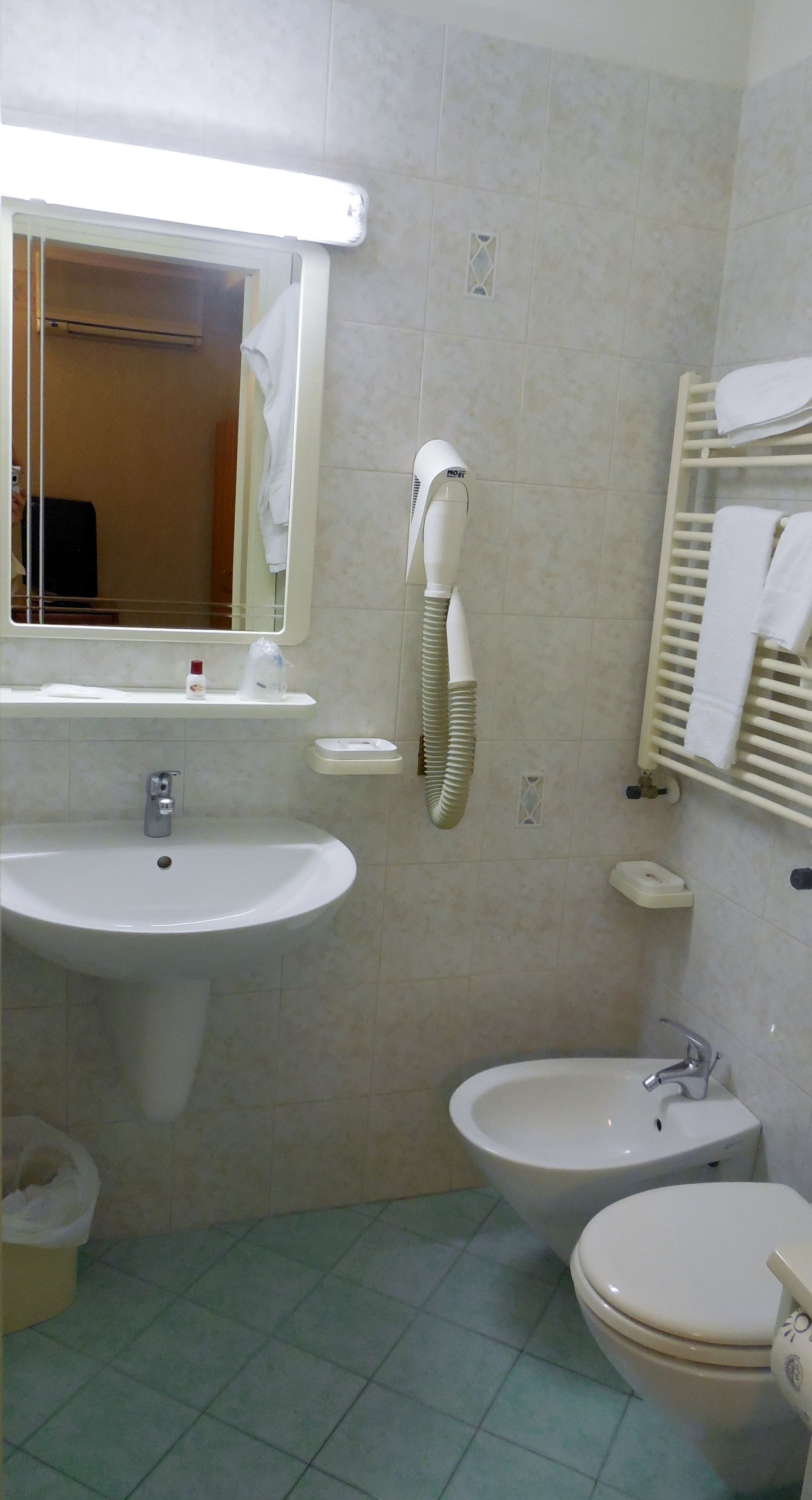 double room | bathroom | shower, free toiletries, hair dryer, towels