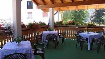 Frühstück, Mittagessen, Abendessen, lokale Küche