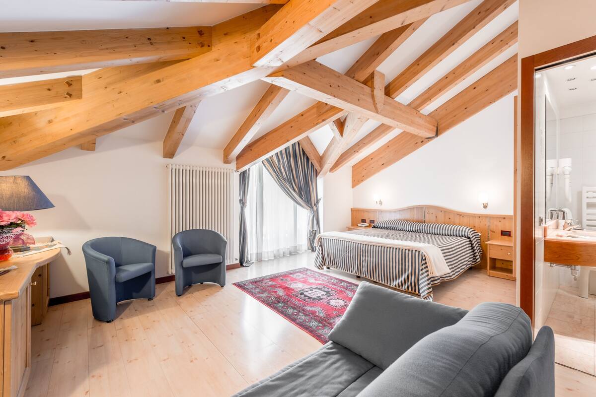 in-room safe, soundproofing, free wifi, bed sheets