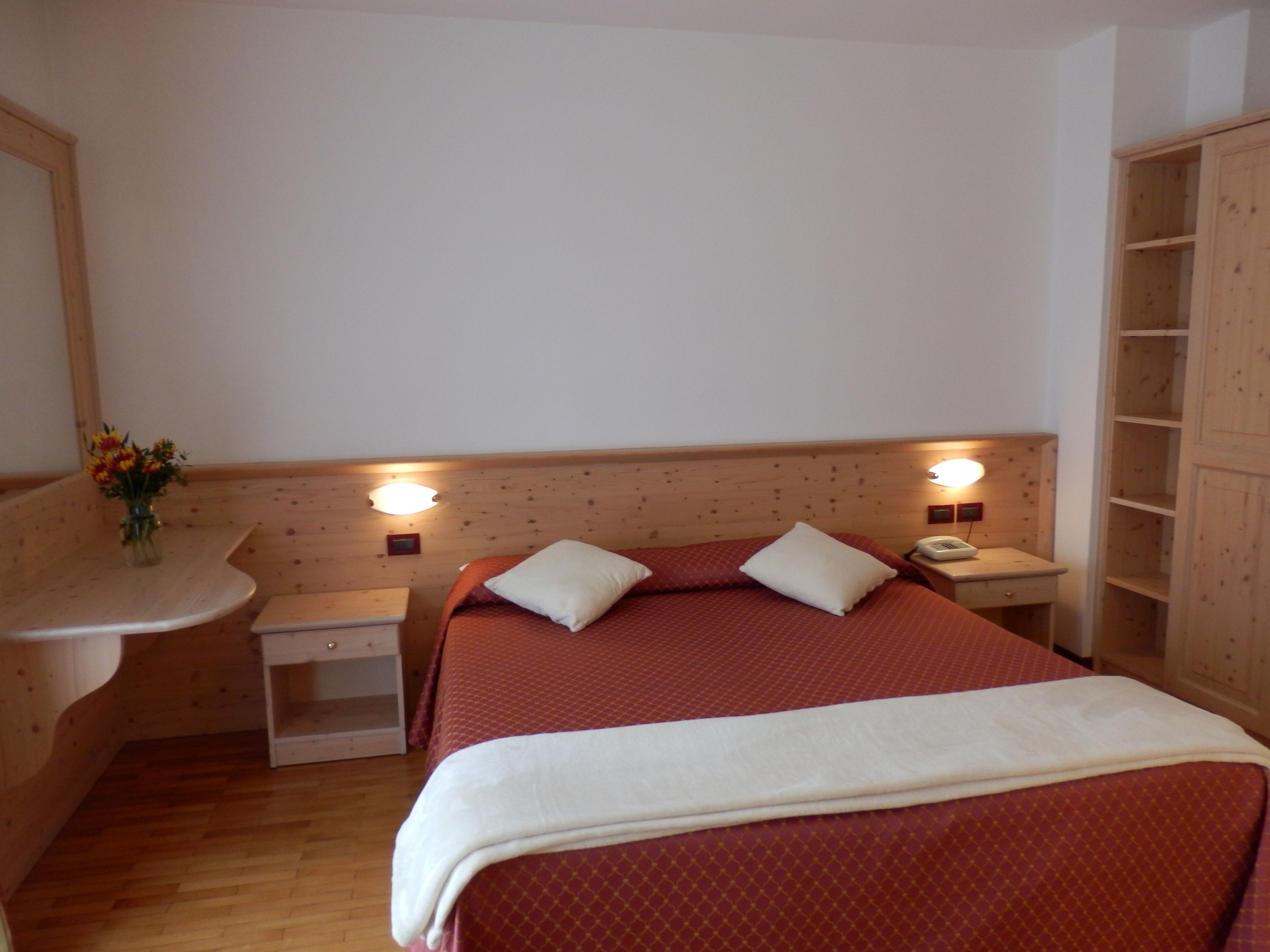 in-room safe, soundproofing, free wifi, bed sheets