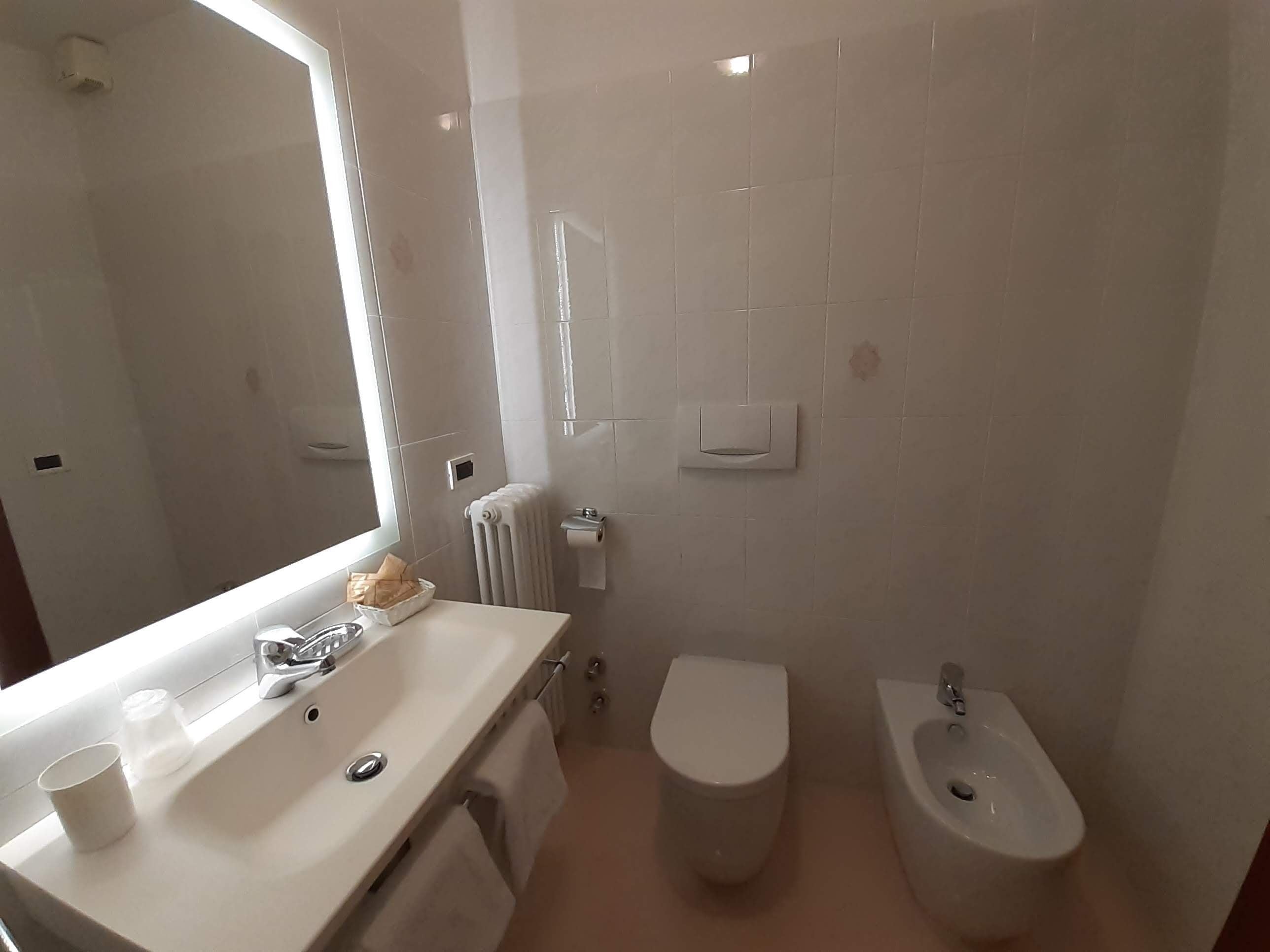 in-room safe, soundproofing, free wifi, bed sheets