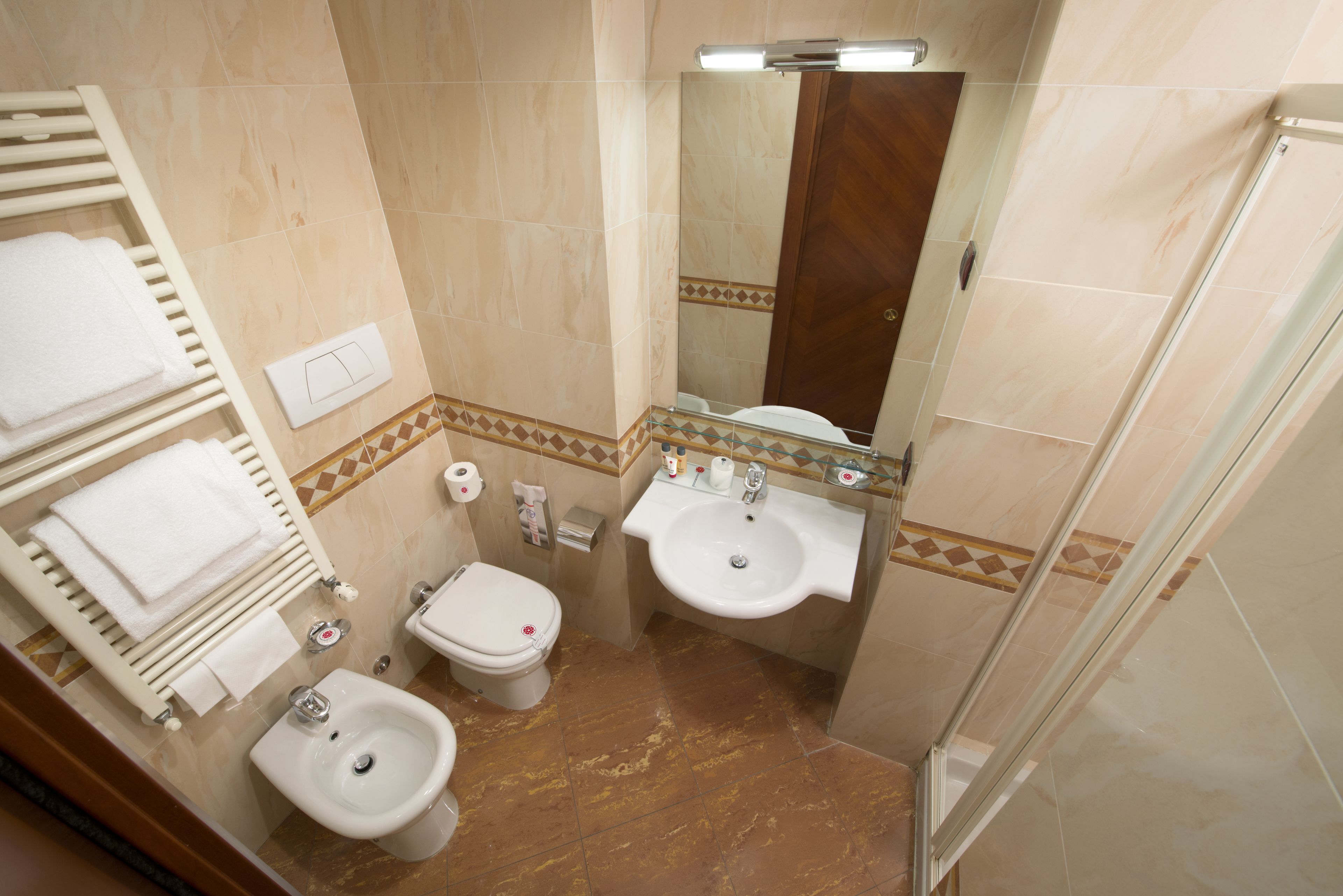 Photo - Lancaster Hotel