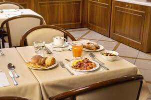 Free daily buffet breakfast