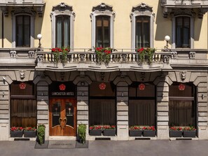 A building with a classic facade, featuring a series of windows and decorative elements.
