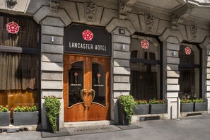 Property entrance - Lancaster Hotel (Milan)