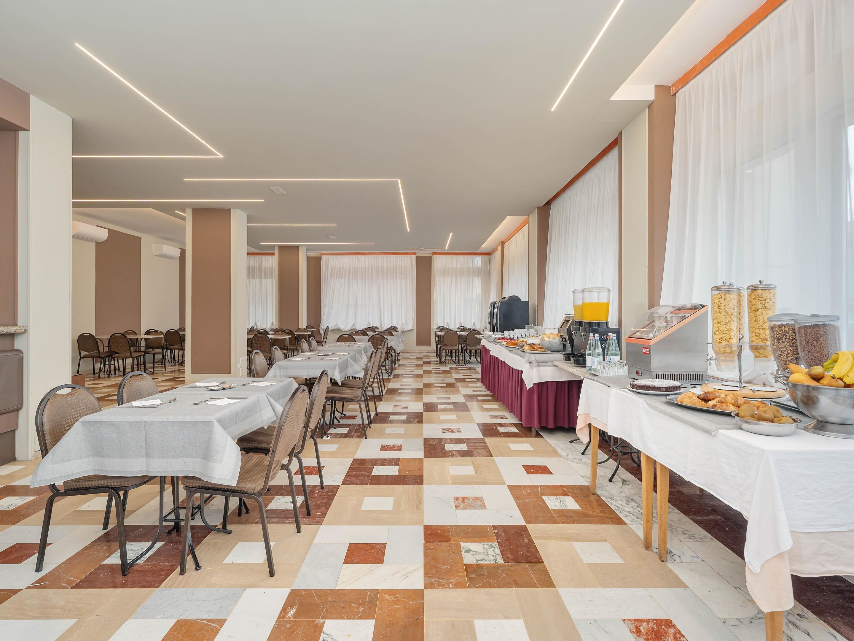 Breakfast, lunch, dinner served; Italian cuisine 