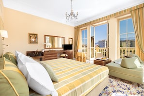 Junior Suite | Hypo-allergenic bedding, minibar, in-room safe, desk