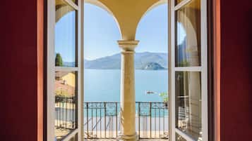 Premium Room, Balcony, Lake View | 1 bedroom, premium bedding, minibar, in-room safe