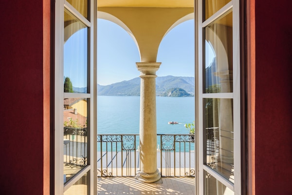 Premium Room, Balcony, Lake View | Premium bedding, minibar, in-room safe, desk