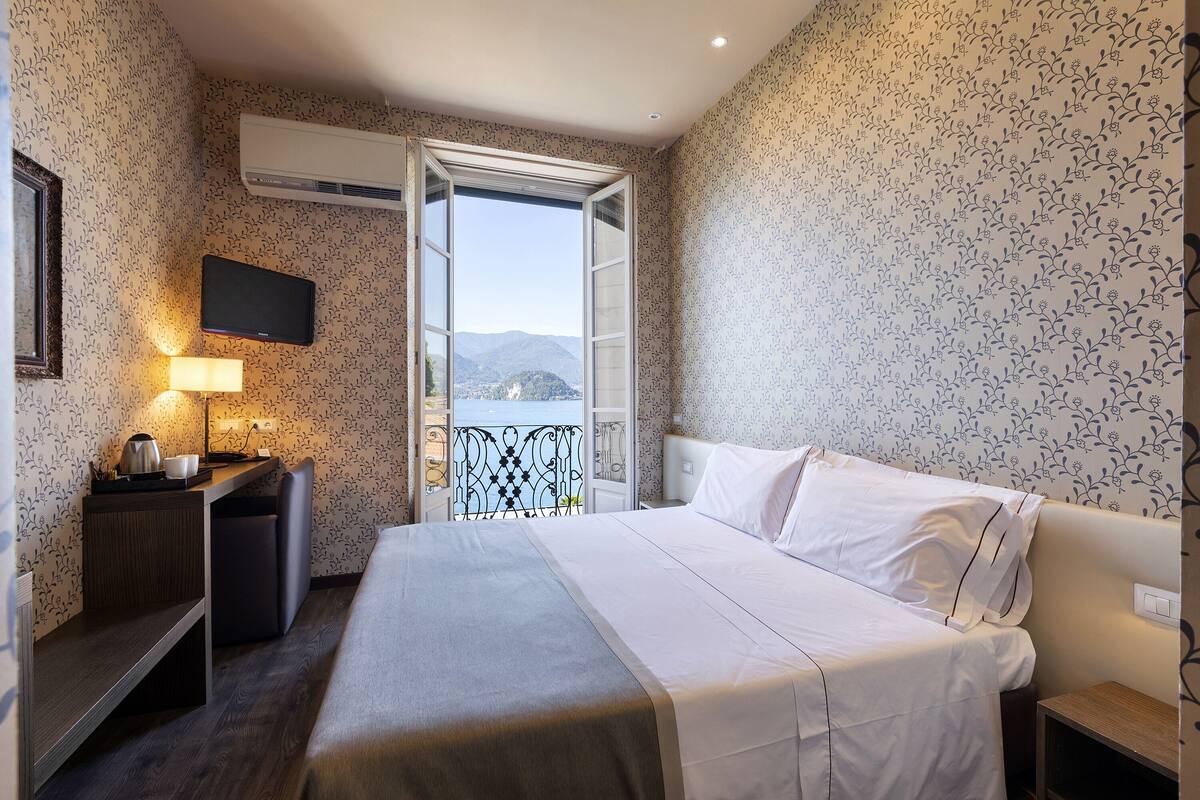 Deluxe Double Room, Lake View | Premium bedding, minibar, in-room safe, desk