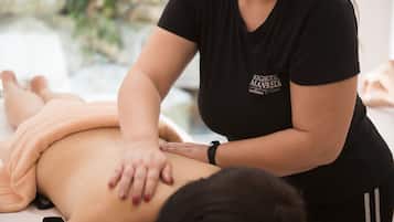 Salas de tratamiento para parejas, sauna y tina de hidromasaje