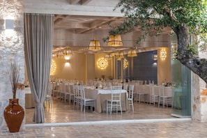 2 restaurants; breakfast, lunch, and dinner served - Regiohotel Manfredi (Manfredonia)