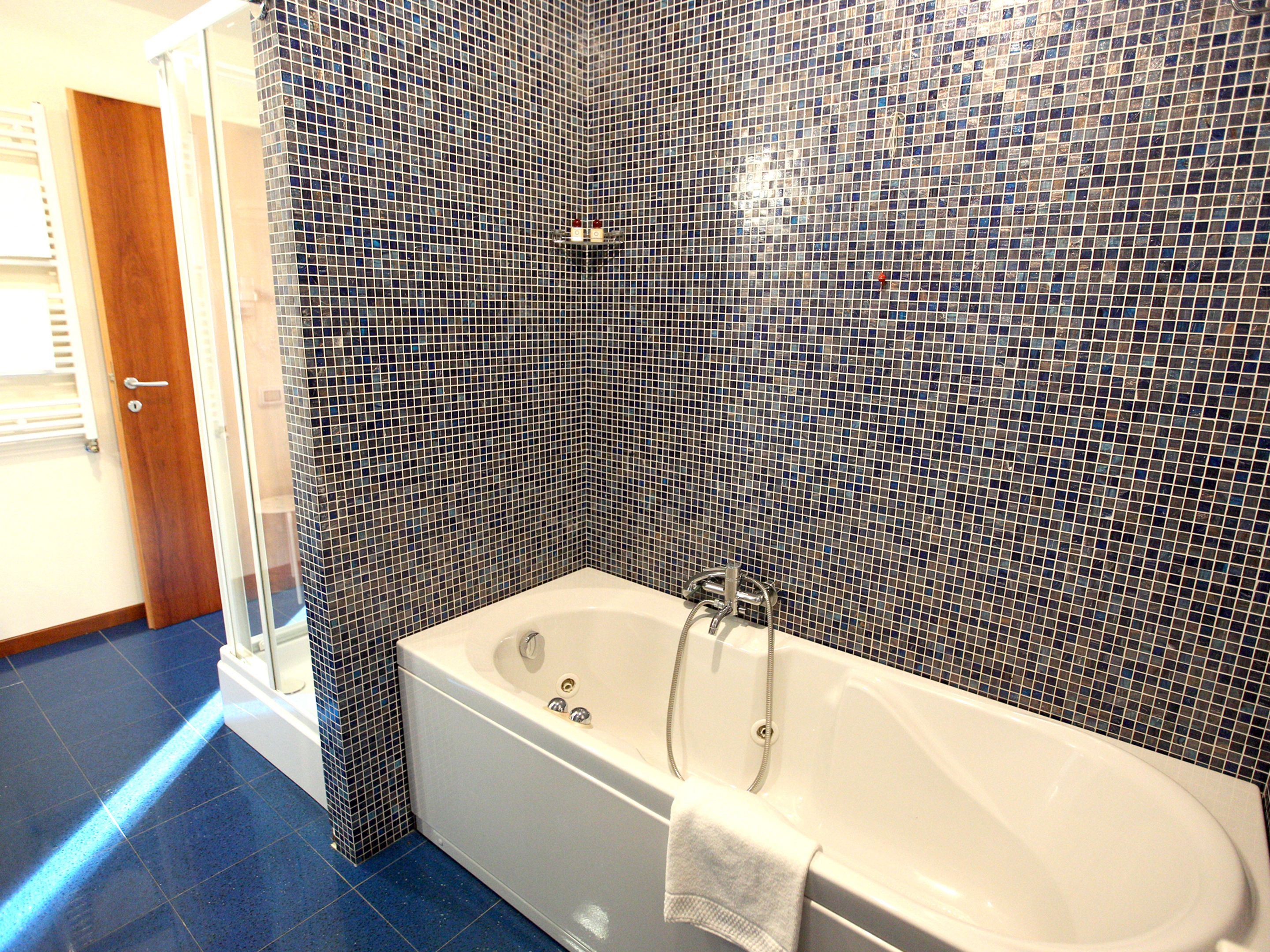 deep-soaking bathtub