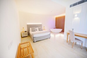 Luxury Suite | 高級寢具、迷你吧、客房內保險箱、書桌