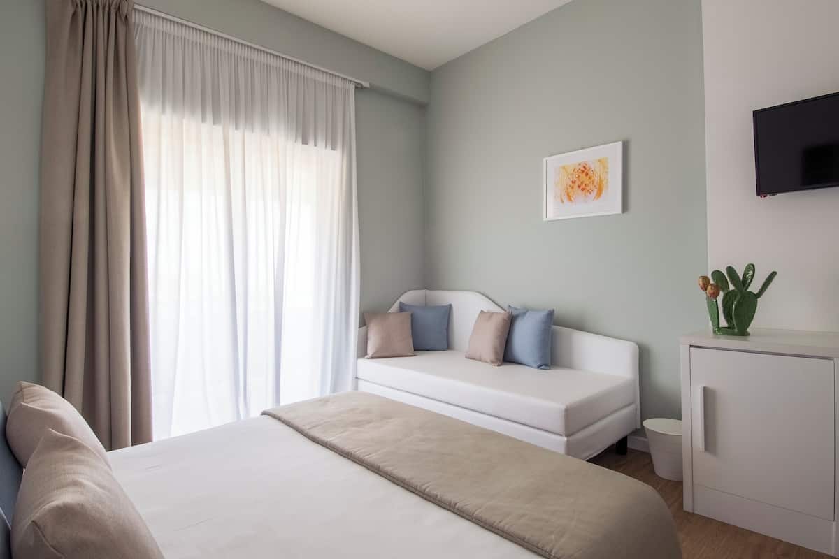 1 sovrum, sÀngtillbehör av högsta kvalitet och minibar