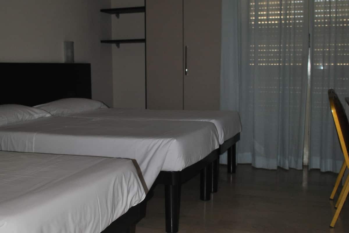 standard triple room | 1 bedroom, soundproofing, free wifi, bed sheets