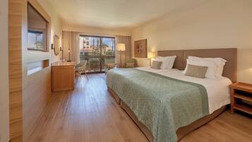 1 bedroom, hypo-allergenic bedding, minibar, in-room safe