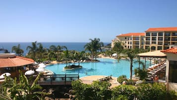 2 indoor pools, 2 outdoor pools