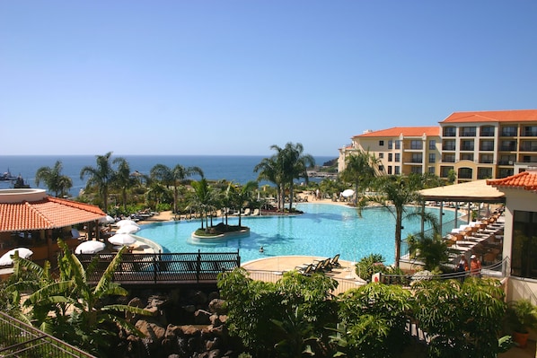 2 indoor pools, 2 outdoor pools