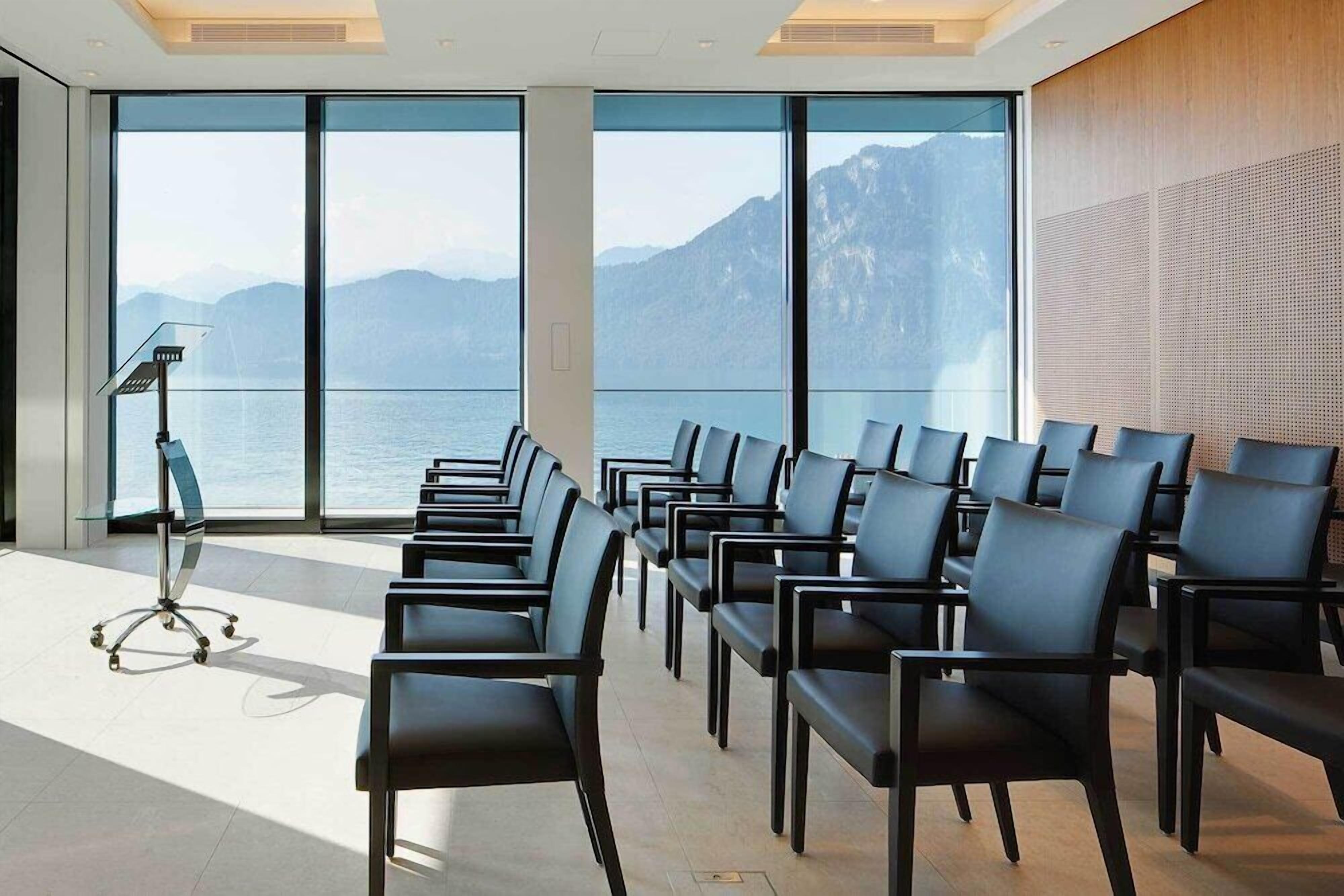 المنشأة من الداخل