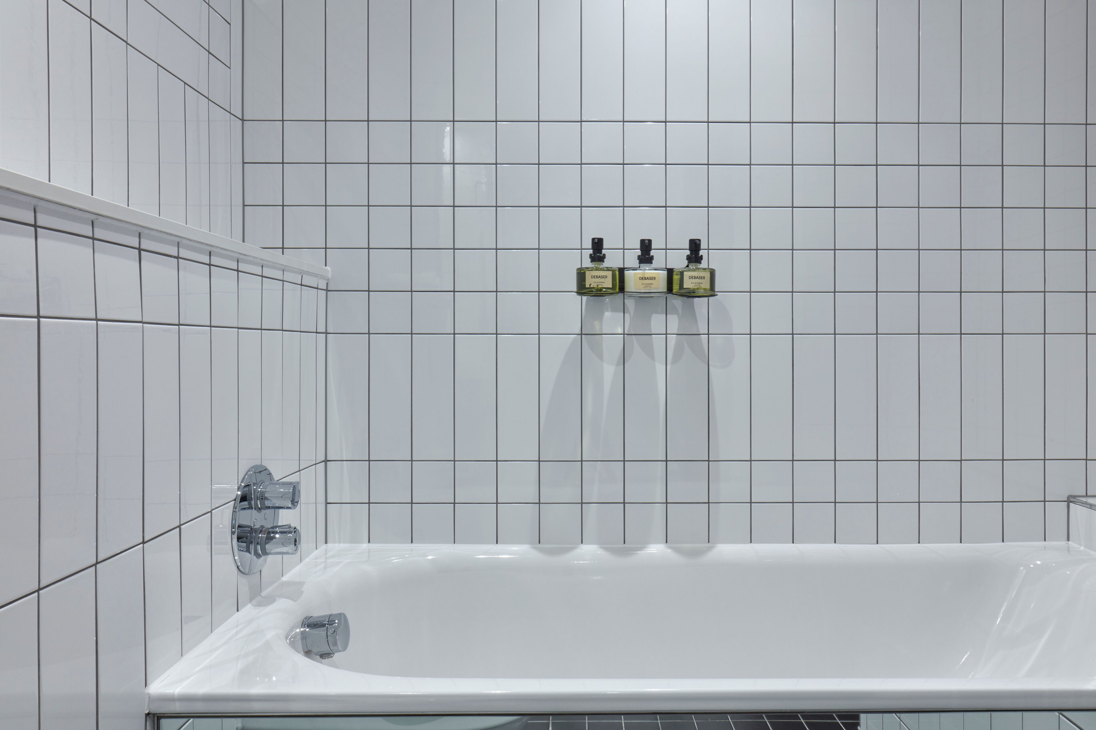 studio suite west | bathroom | bathtub, eco-friendly toiletries, hair dryer, towels