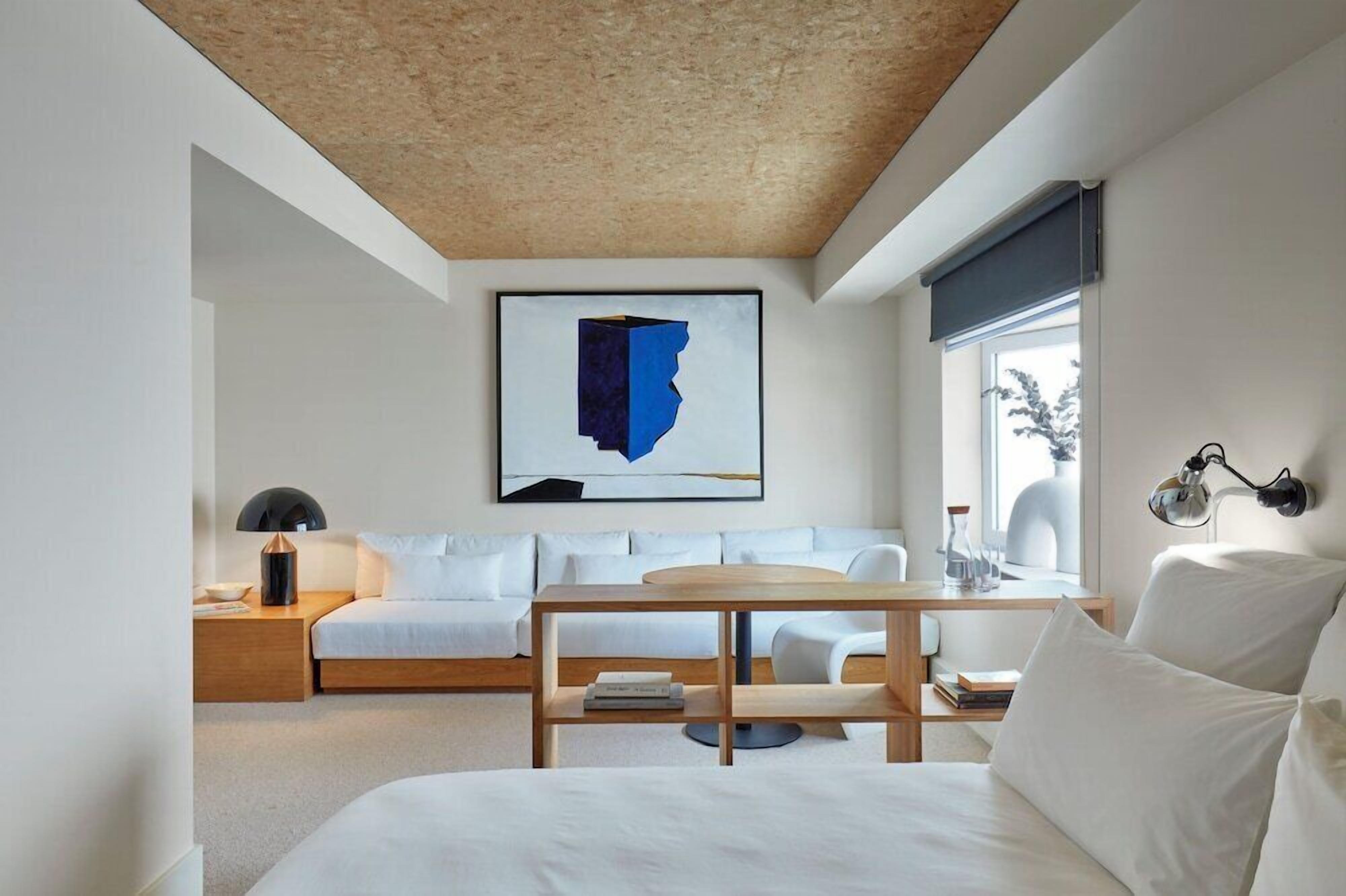 Hypo-allergenic bedding, minibar, in-room safe, individually decorated