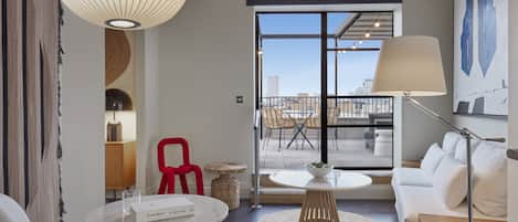 1 bedroom, hypo-allergenic bedding, minibar, in-room safe