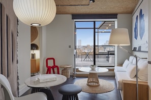 1 bedroom, hypo-allergenic bedding, minibar, in-room safe