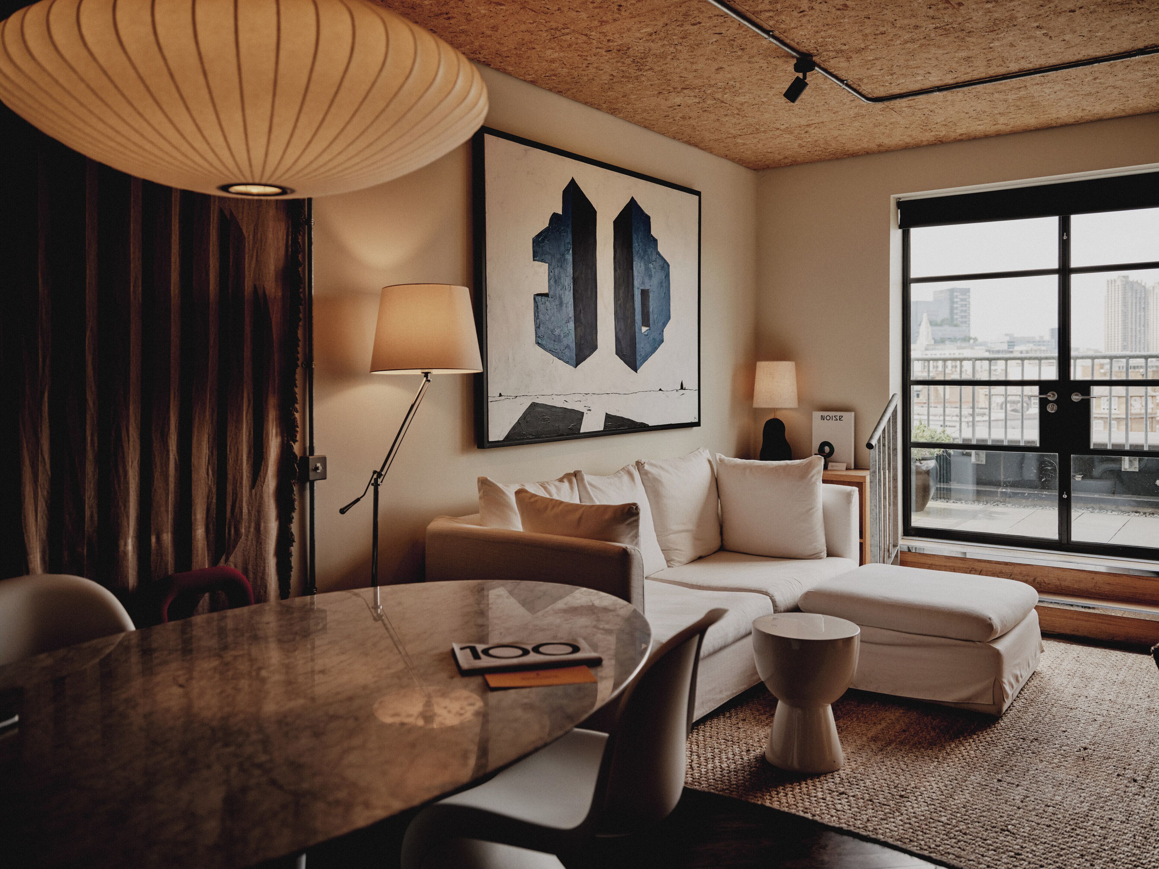 Studio Suite West | Hypo-allergenic bedding, minibar, in-room safe, individually decorated