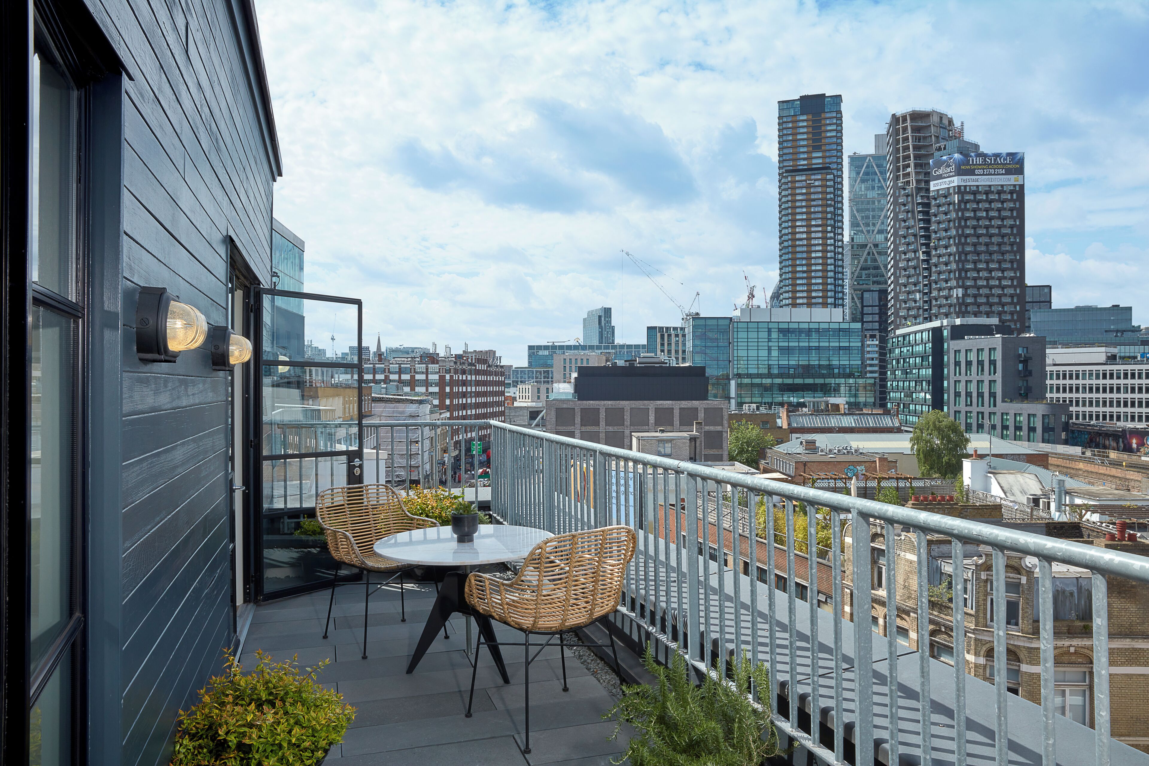 Studio Suite West | Esterni