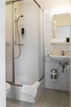 Shower, hair dryer, towels - Auerstein (Heidelberg)