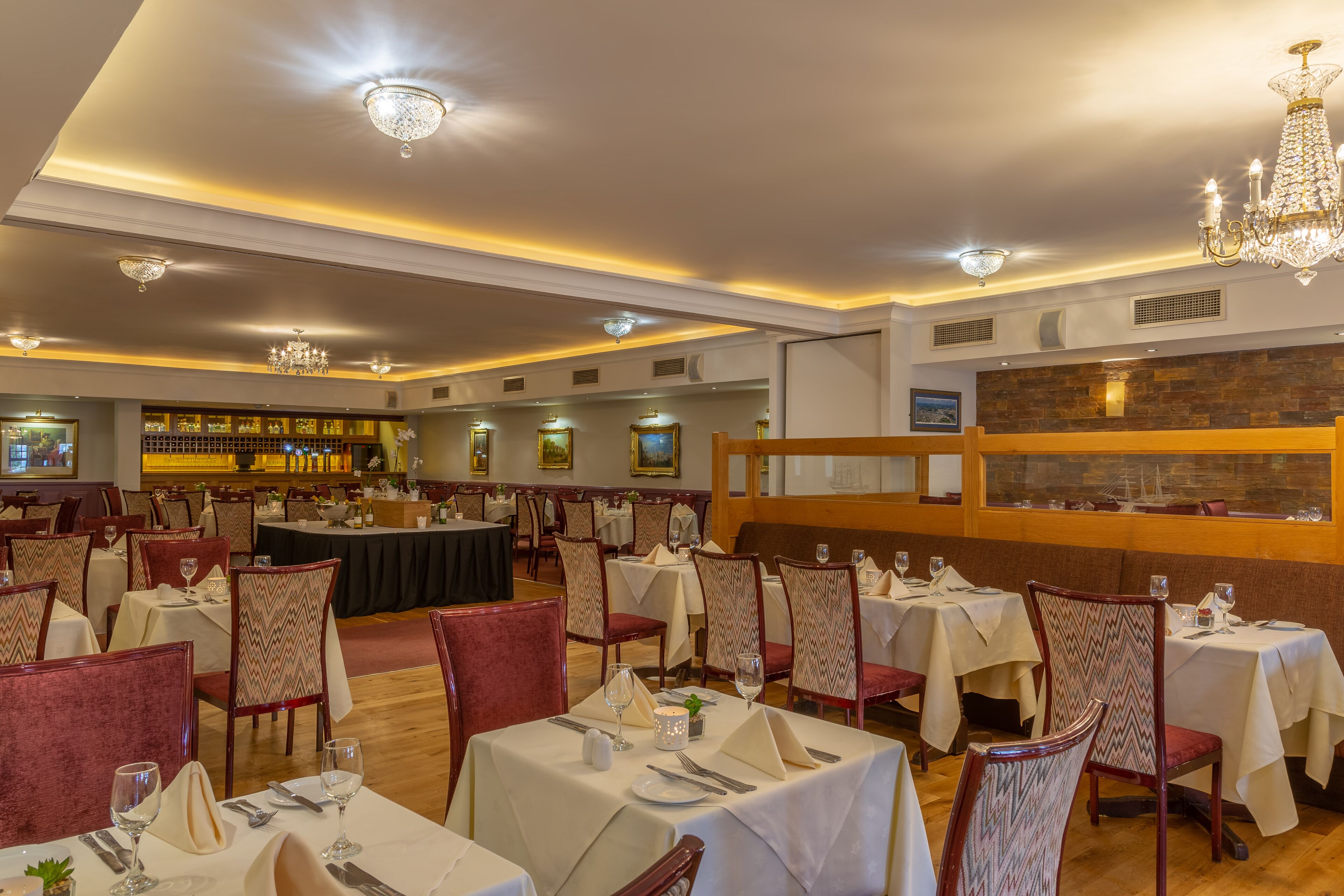 breakfast, lunch, dinner served; irish cuisine