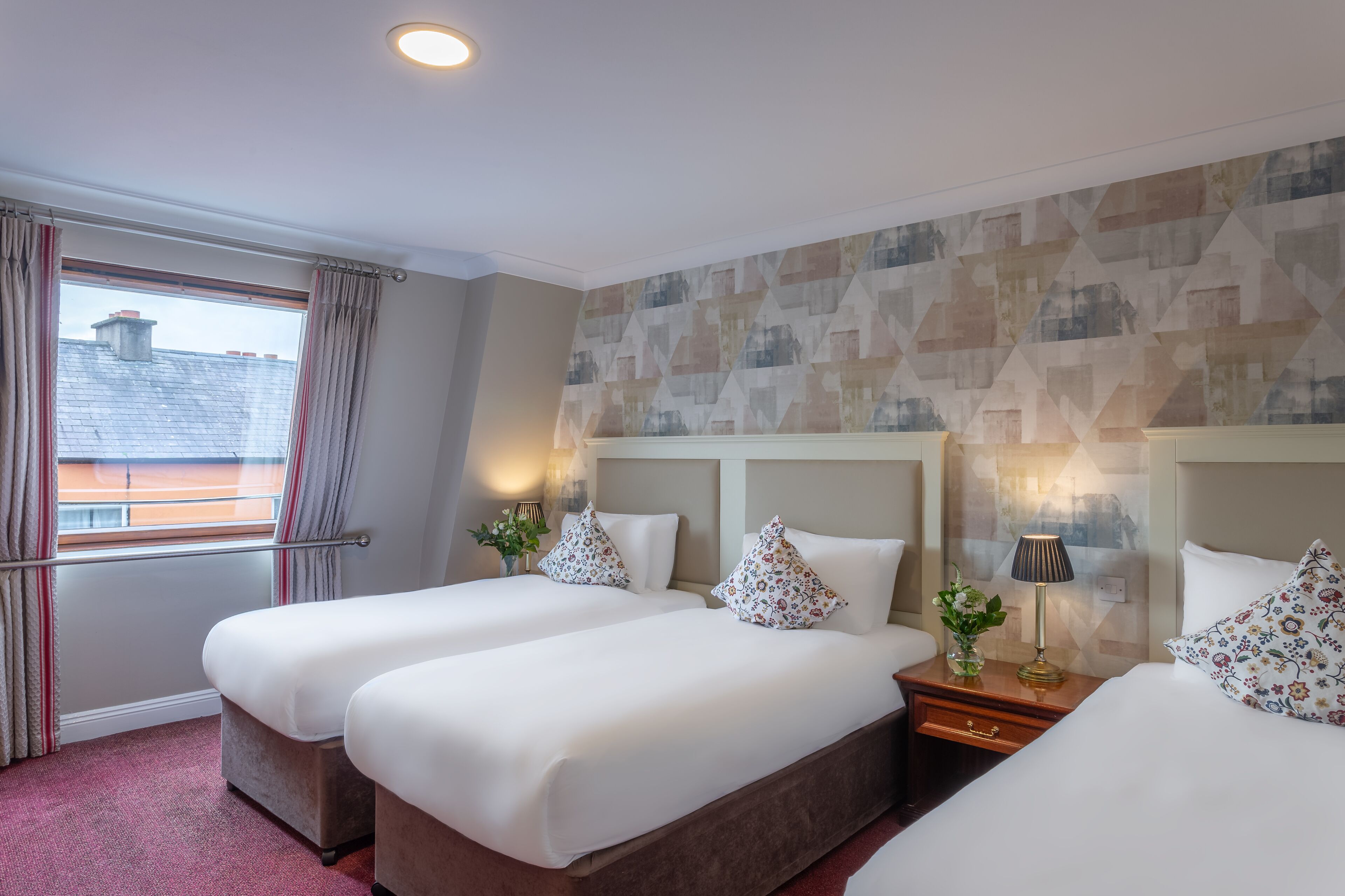 triple room | desk, iron/ironing board, free wifi, bed sheets