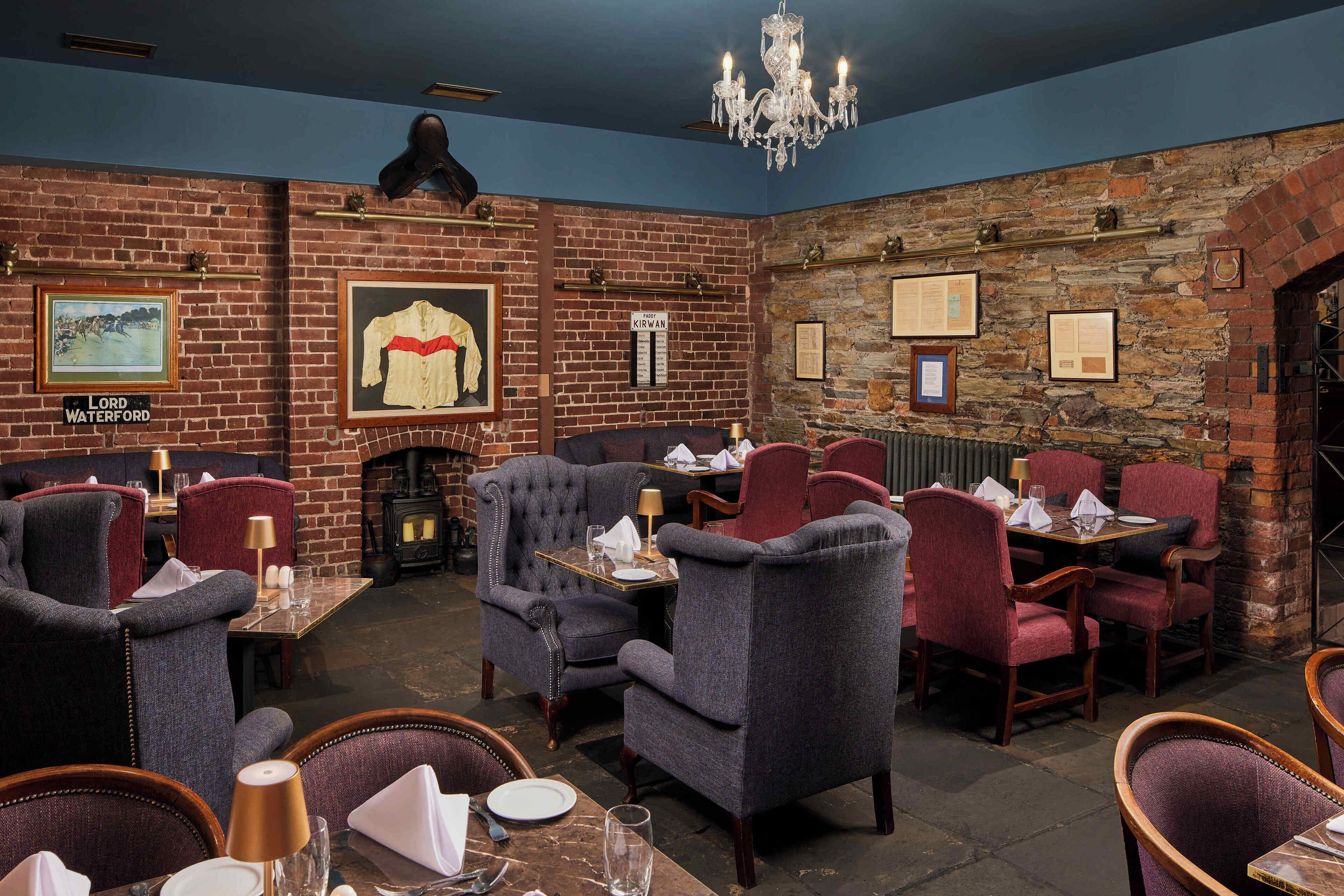 Serveert ontbijt, lunch en diner