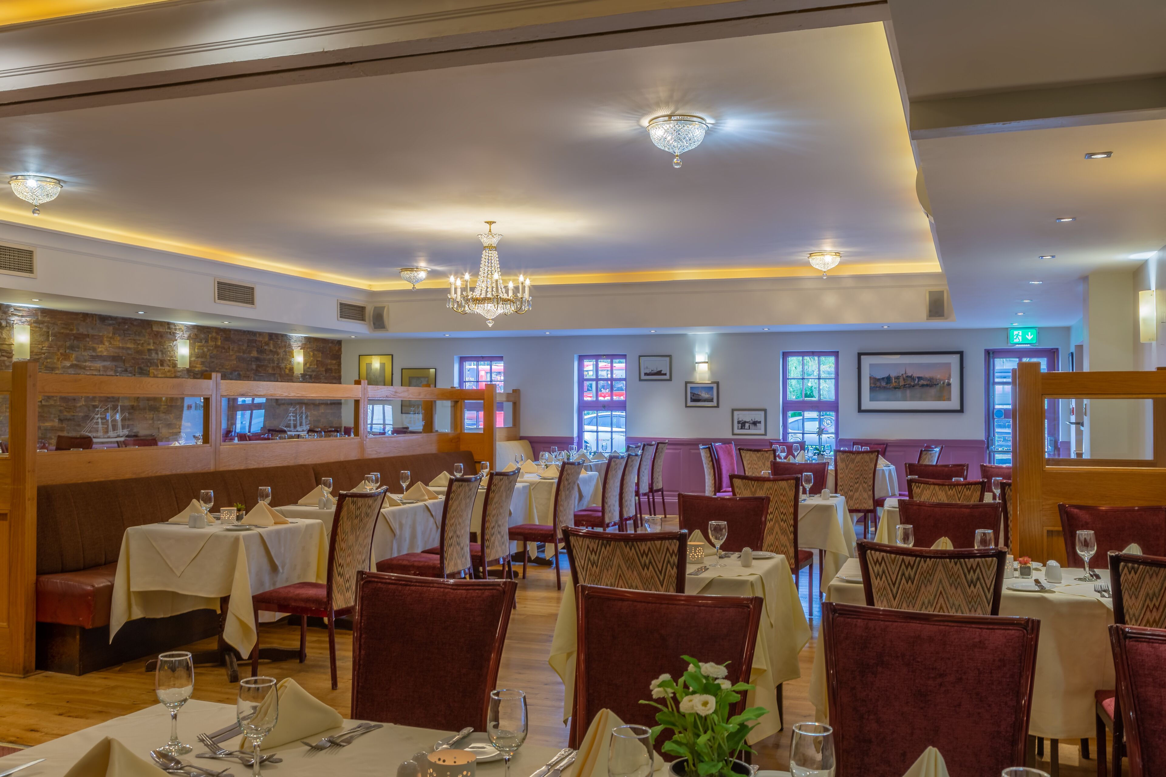 breakfast, lunch, dinner served; irish cuisine