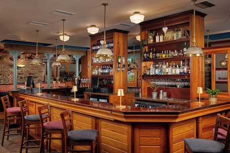 Ofrece desayunos, almuerzos y cenas. Dooleys Hotel Waterford City