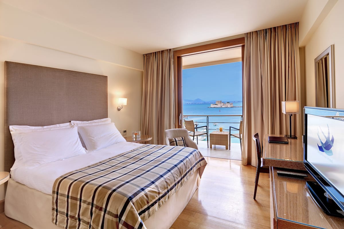 minibar, in-room safe, soundproofing, iron/ironing board