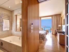 Minibar, caja de seguridad en la habitación y sistema de insonorización 